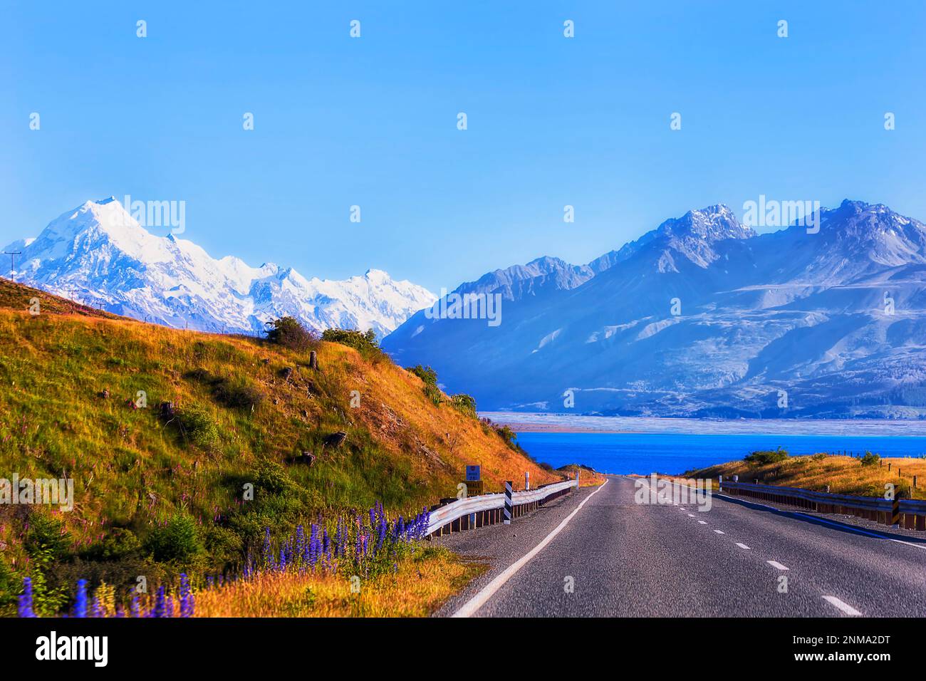 Walbach am Pukaki Lake am Highway 80 zum Mt. Cook Aoraki auf der Südinsel Neuseelands. Stockfoto