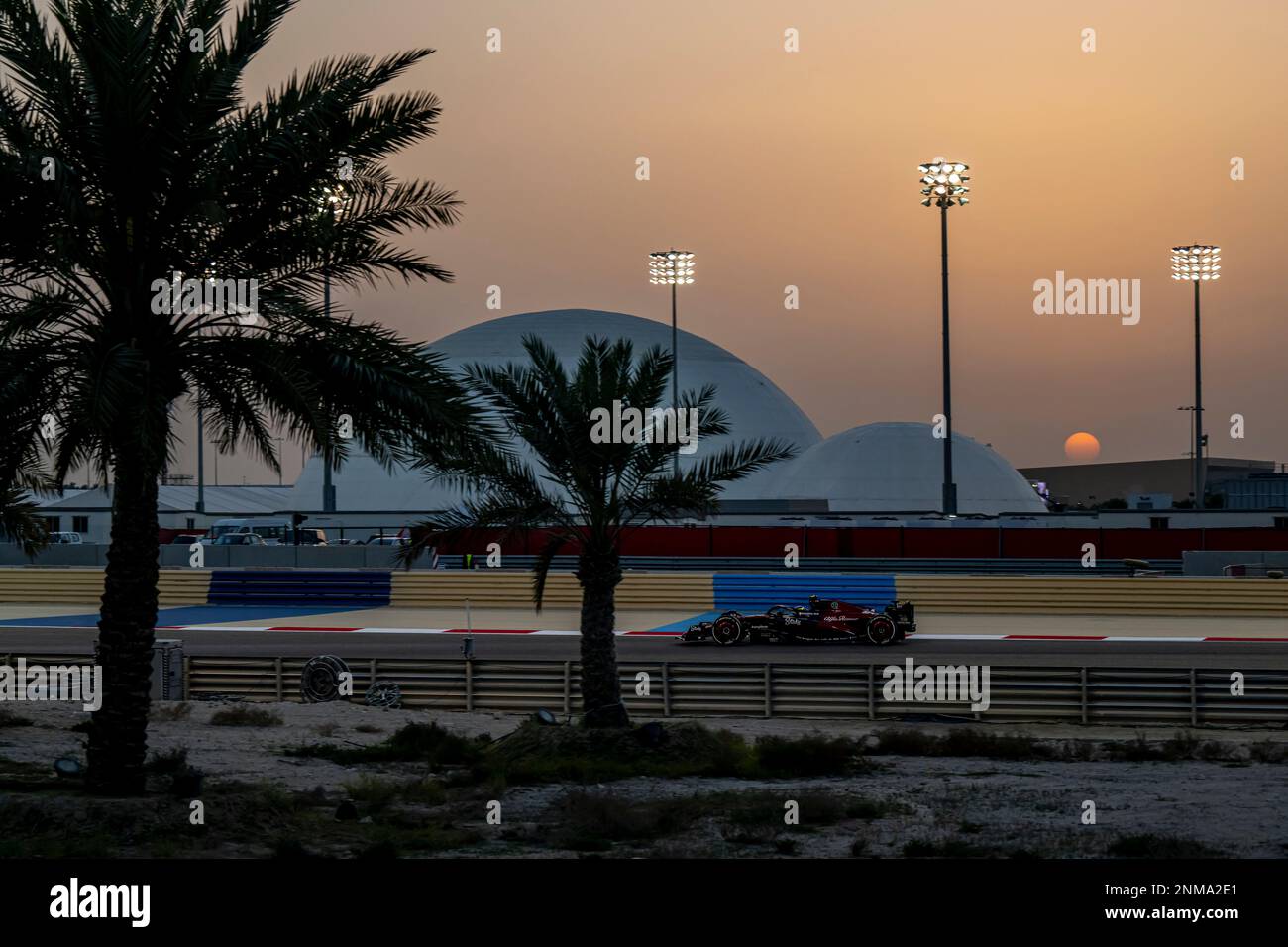 Sakhir, Bahrain, 24. Februar 2023, Zhou Guanyu aus China, tritt um den Alfa Romeo Racing an. Wintertests, die Wintertests der Formel-1-Meisterschaft 2023. Kredit: Michael Potts/Alamy Live News Stockfoto