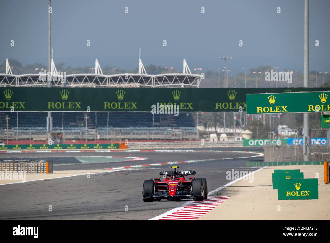 Sakhir, Bahrain, 24. Februar 2023, Carlos Sainz aus Spanien tritt um Scuderia Ferrari an. Wintertests, die Wintertests der Formel-1-Meisterschaft 2023. Kredit: Michael Potts/Alamy Live News Stockfoto