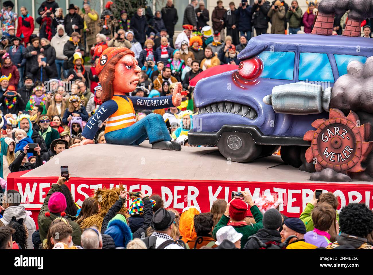 RosenmontagsProzession in Düsseldorf, Straßenkarneval, MotivFlöße im Karneval, vom Floßbauer