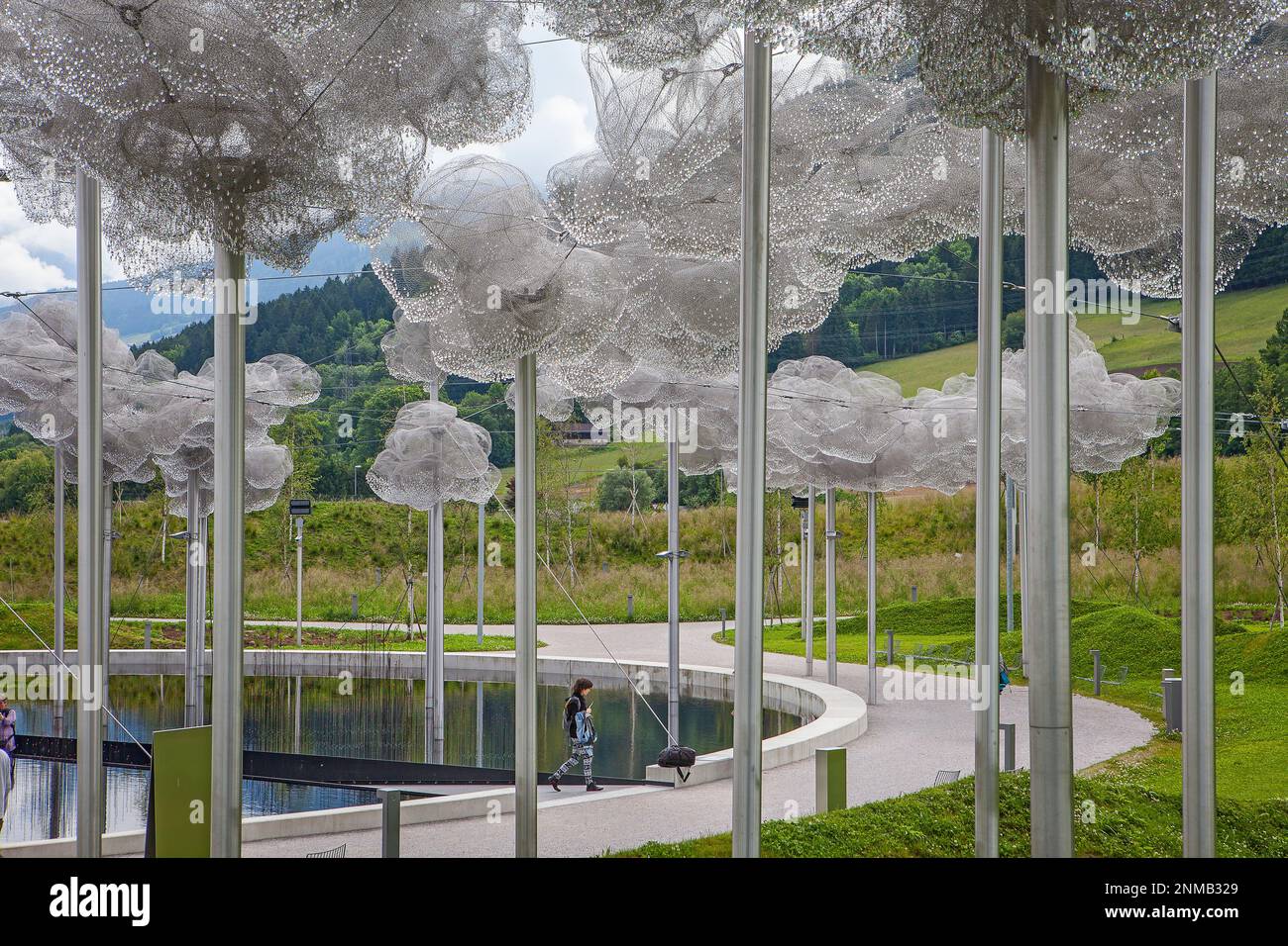 Crystal-Cloud und Spiegelbad, Swarovski Kristallwelten, Crystal World Museum, Innsbruck, Österreich Stockfoto