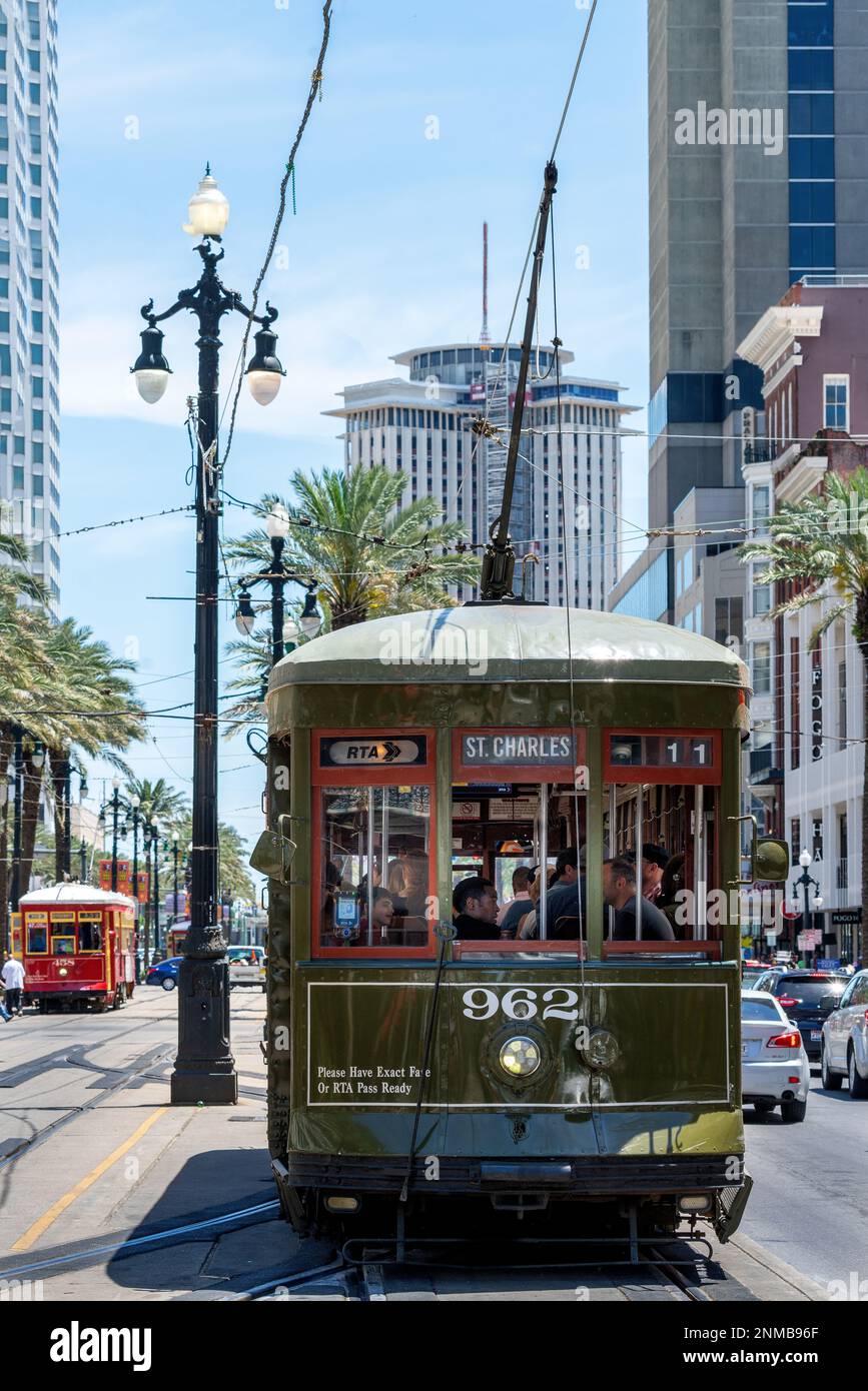 Canal Street Downtown mit historischer Straßenbahn, Straßenbahn, New Orleans, Louisiana USA, USA Stockfoto