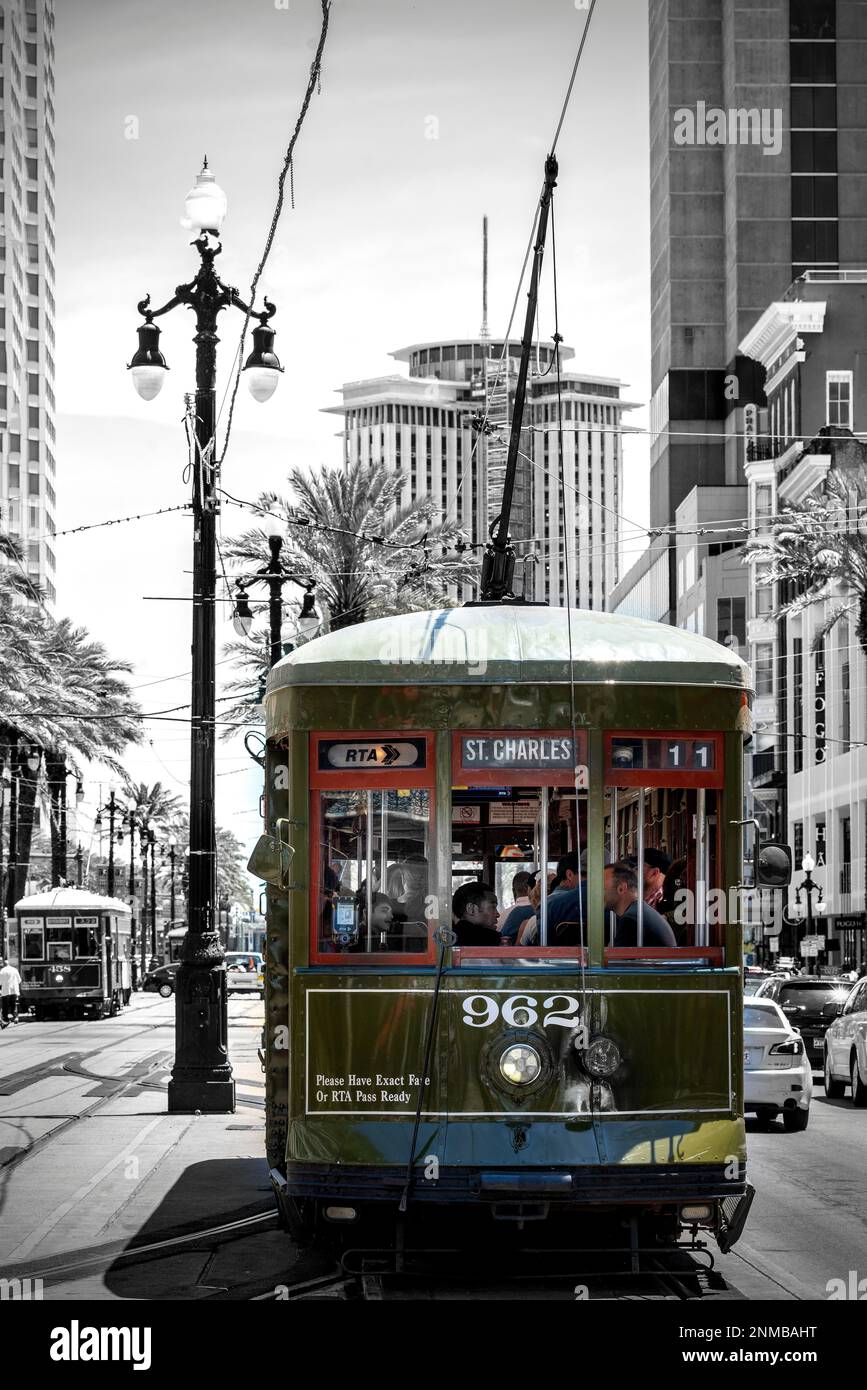 Canal Street Downtown mit historischer Straßenbahn, Straßenbahn, New Orleans, Louisiana USA, USA Stockfoto