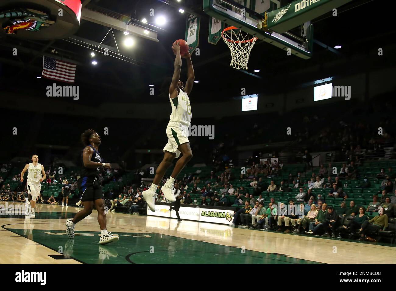 BIRMINGHAM, AL - NOVEMBER 09: UAB Blazers guard Quan Jackson (13) goes up for a dunk in the game between the North Carolina-Asheville Bulldogs and the UAB Blazers on November 9, 2021 at Bartow Arena in Birmingham, Alabama. (Photo by Michael Wade/Icon Sportswire) (Icon Sportswire via AP Images) Stockfoto