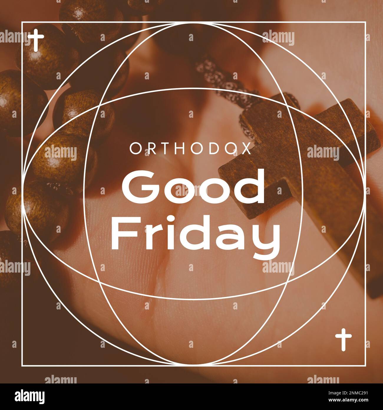 Kombination aus Kreuz und orthodoxem karfreitagstext in geometrischen Formen über Hand gehaltenen Rosenkranzperlen. Fasten, christentum, Spiritualität, Religion, tr Stockfoto