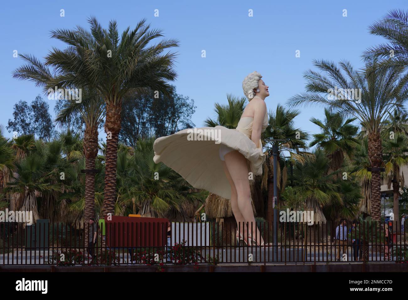Palm Springs, Kalifornien, USA - 19. Februar 2023: Skulptur von Marilyn Monroe an einem sonnigen Tag. Stockfoto