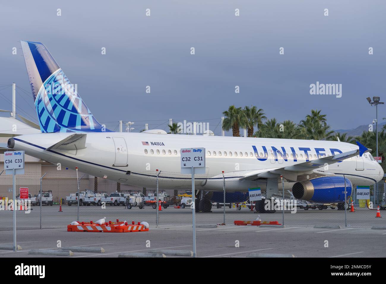 Palm Springs International Airport, Kalifornien, USA - 19. Februar 2023: United Airlines Airbus A320-232 mit Registrierung N411UA s. Stockfoto