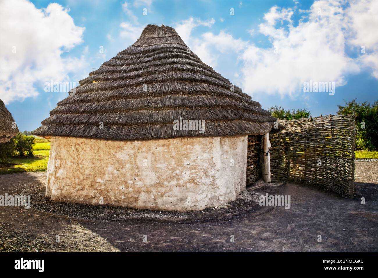 Nachbildungen von Häusern, die von Bauern des antiken Stonehenge für Feiern und Rituale aus etwa 2500 v. Chr. verwendet wurden Stockfoto