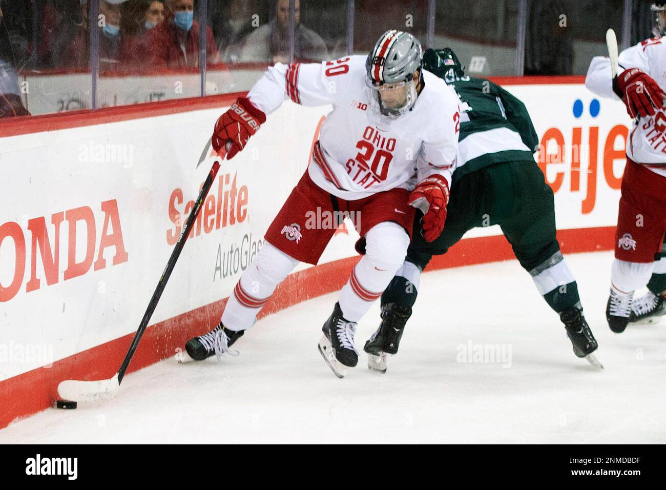 October 30, 2021: Ohio State goaltender Ryan Snowden (30) handles the puck against Michigan State in their game in Columbus, Ohio. Brent Clark/CSM(Credit Image: © Brent Clark/CSM via ZUMA Wire) (Cal Sport Media via AP Images) Stockfoto