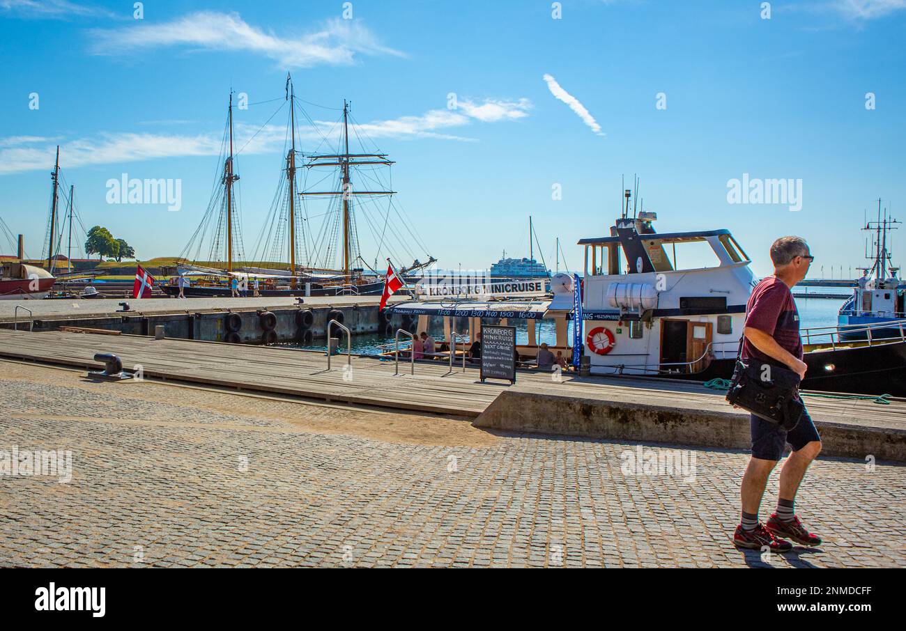 ELSINORE, DÄNEMARK – 3. AUGUST 2018: Foto von Elsinore Seaside and Boat Harbour, Dänemark. Stockfoto