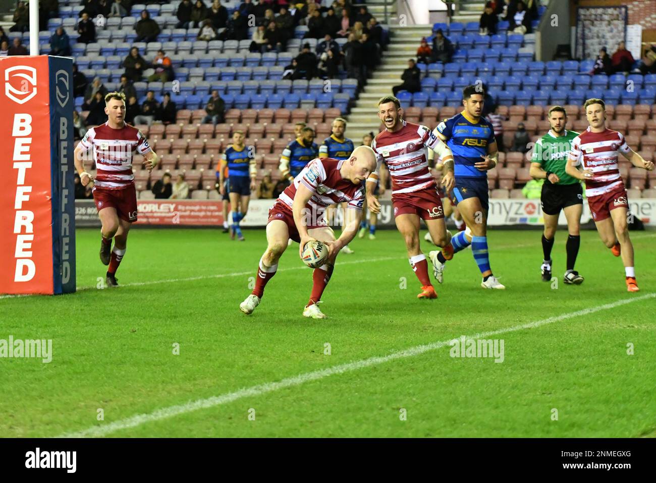 DW Stadium, Wigan, England. 24. Februar 2023 Betfred Super League, Wigan Warriors gegen Wakefield Trinity; Betfred Super League Match zwischen Wigan Warriors und Wakefield Trinity, Guthaben: Mark Percy/Alamy Live News Stockfoto