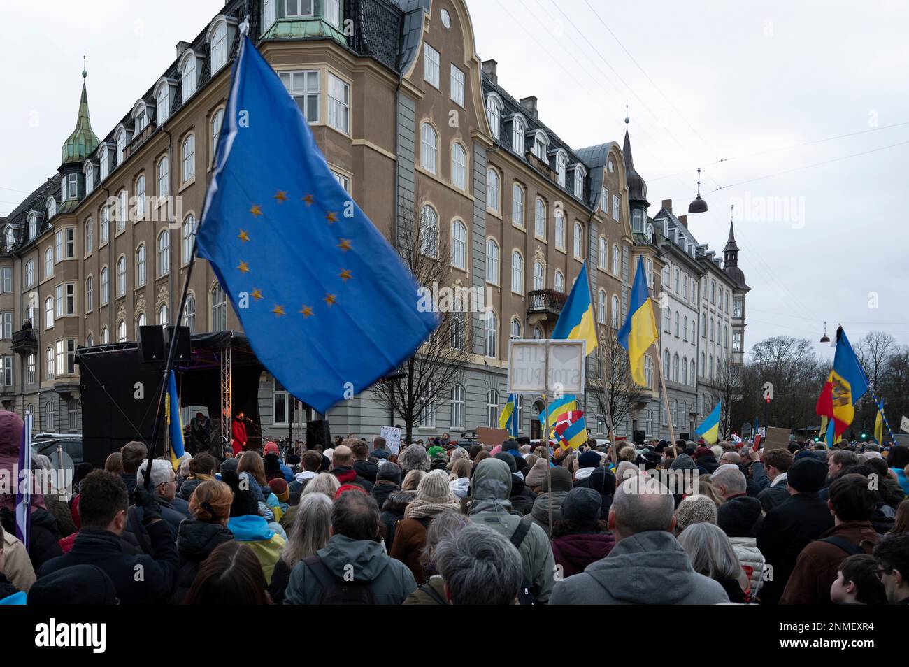 Protest vor der russischen Botschaft in Kopenhagen am 24. Februar 2023 Stockfoto