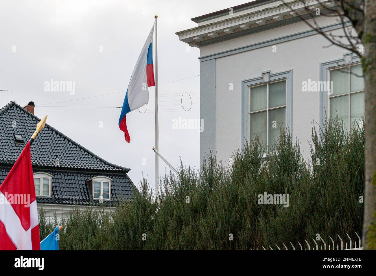 Protest vor der russischen Botschaft in Kopenhagen am 24. februar 2023 Stockfoto