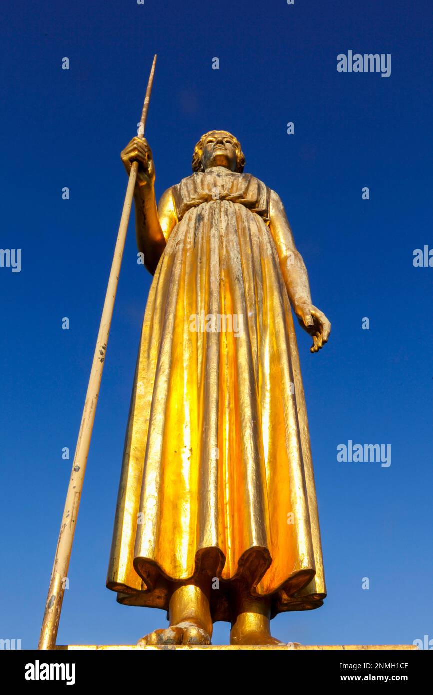Vergoldete griechische Kunstgöttin Pallas Athena von Johannes Knubel 1926,  vor der Tonhalle, Düsseldorf, Nordrhein-Westfalen, Deutschland  Stockfotografie - Alamy