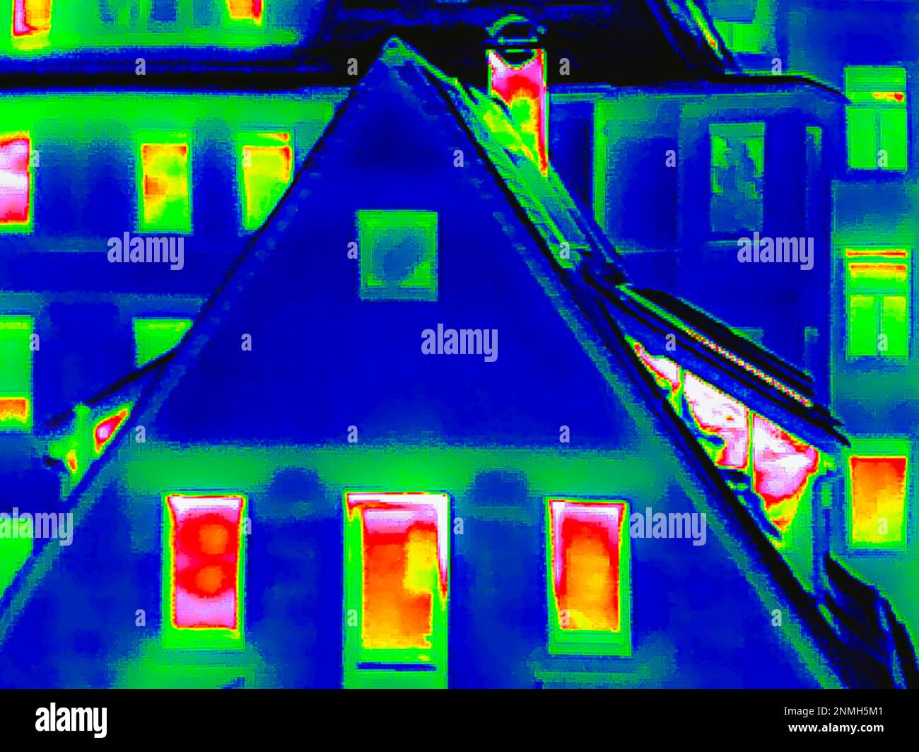 Wärmebild oder Thermografie zeigt Schwachstellen in der Isolierung von Wohngebäuden, Symbol Photoenergiekrise, interpoliert, Stuttgart Stockfoto