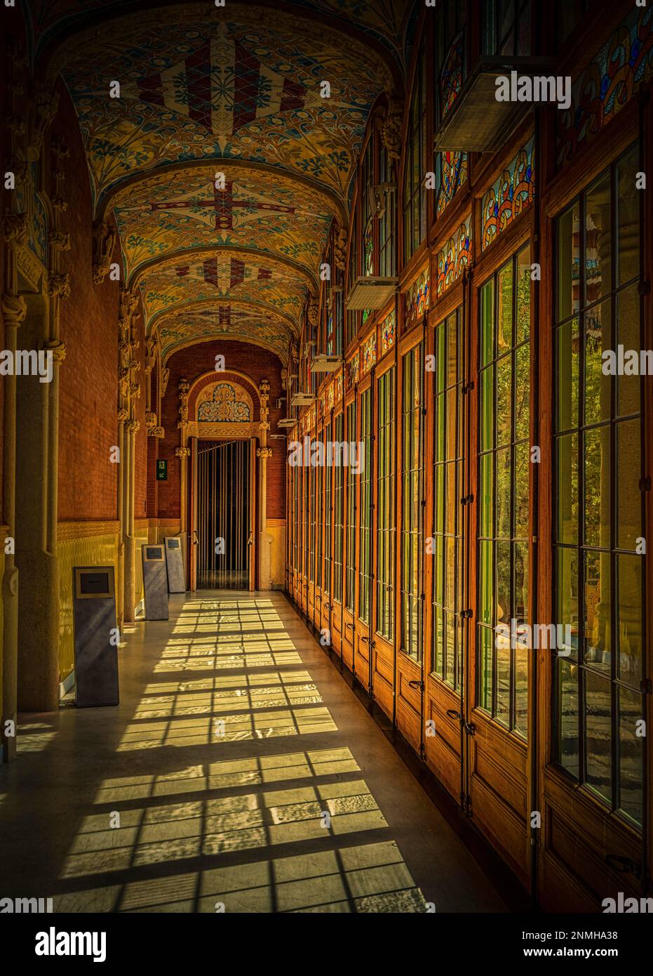 Bildverarbeitung, Innenansicht der Halle und Korridore im Hauptgebäude des Hospital de la Santa Creu i Sant Pau vom Architekten Lluis Stockfoto
