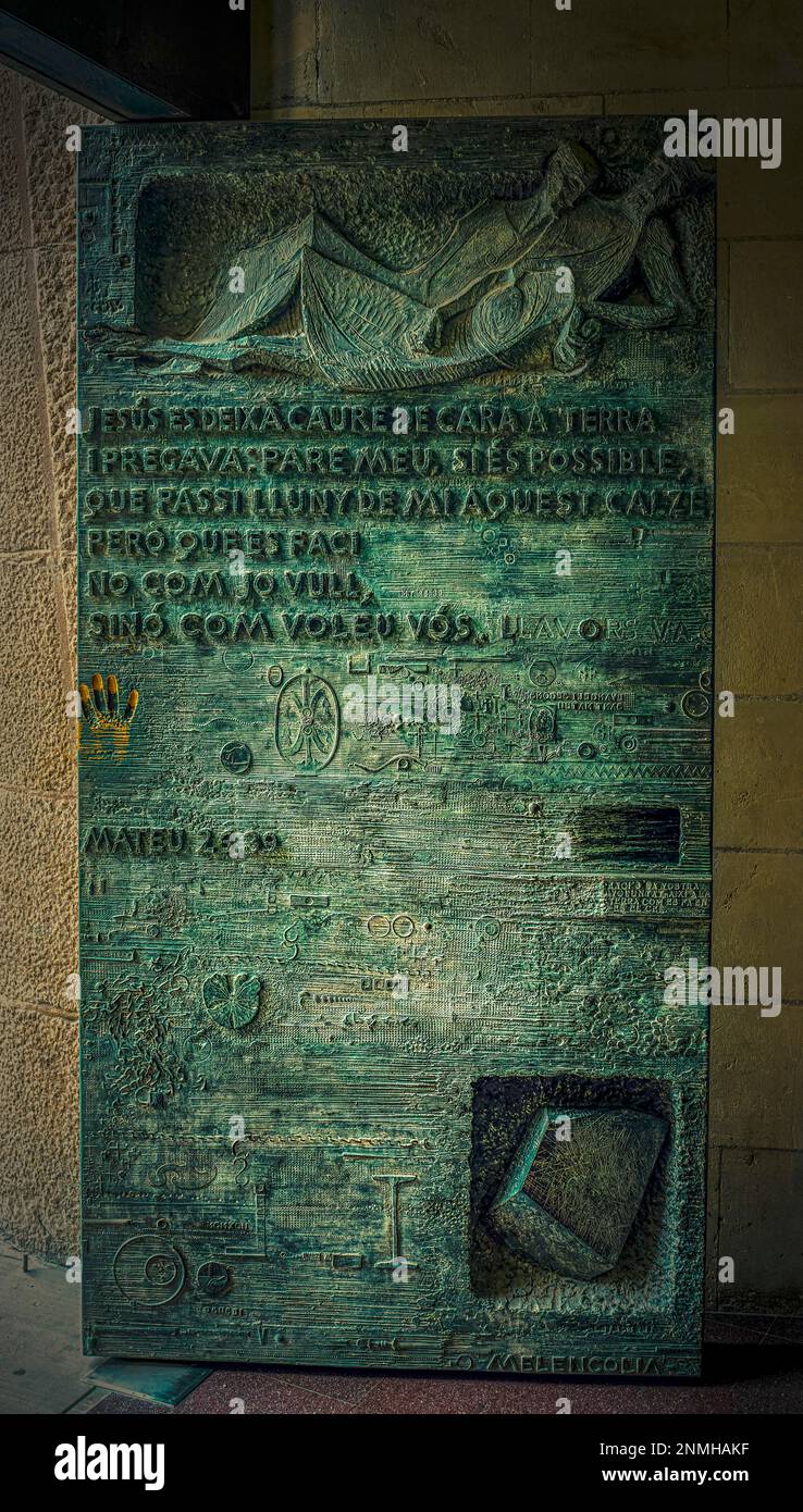 Bildverarbeitung, Ornamente und Figuren auf den prächtigen Portalen der Familie Sagrada, Barcelona, Katalonien, Spanien Stockfoto