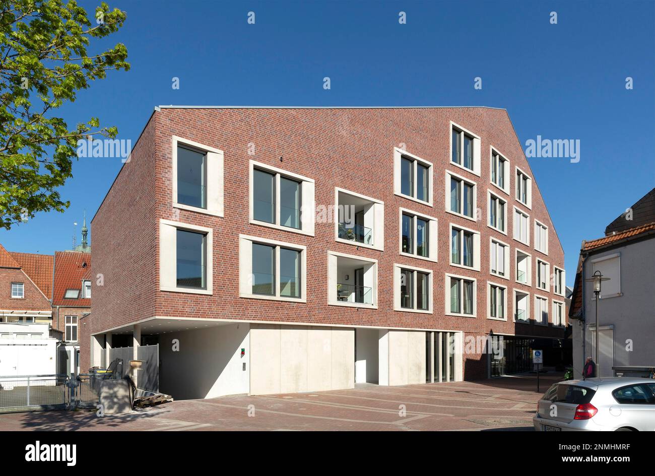 Modernes Wohn- und Geschäftsgebäude Ant Lummert, Vreden, Muensterland, Nordrhein-Westfalen, Deutschland Stockfoto