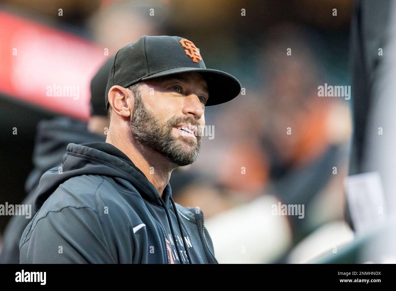 SAN FRANCISCO, CA - SEPTEMBER 30: Giants manager Gabe Kepler smiles before the MLB game between the Arizona Diamondbacks and San Francisco Giants on September 30, 2021 at Oracle Park in San Francisco, CA. (Photo by Bob Kupbens/Icon Sportswire) (Icon Sportswire via AP Images) Stockfoto