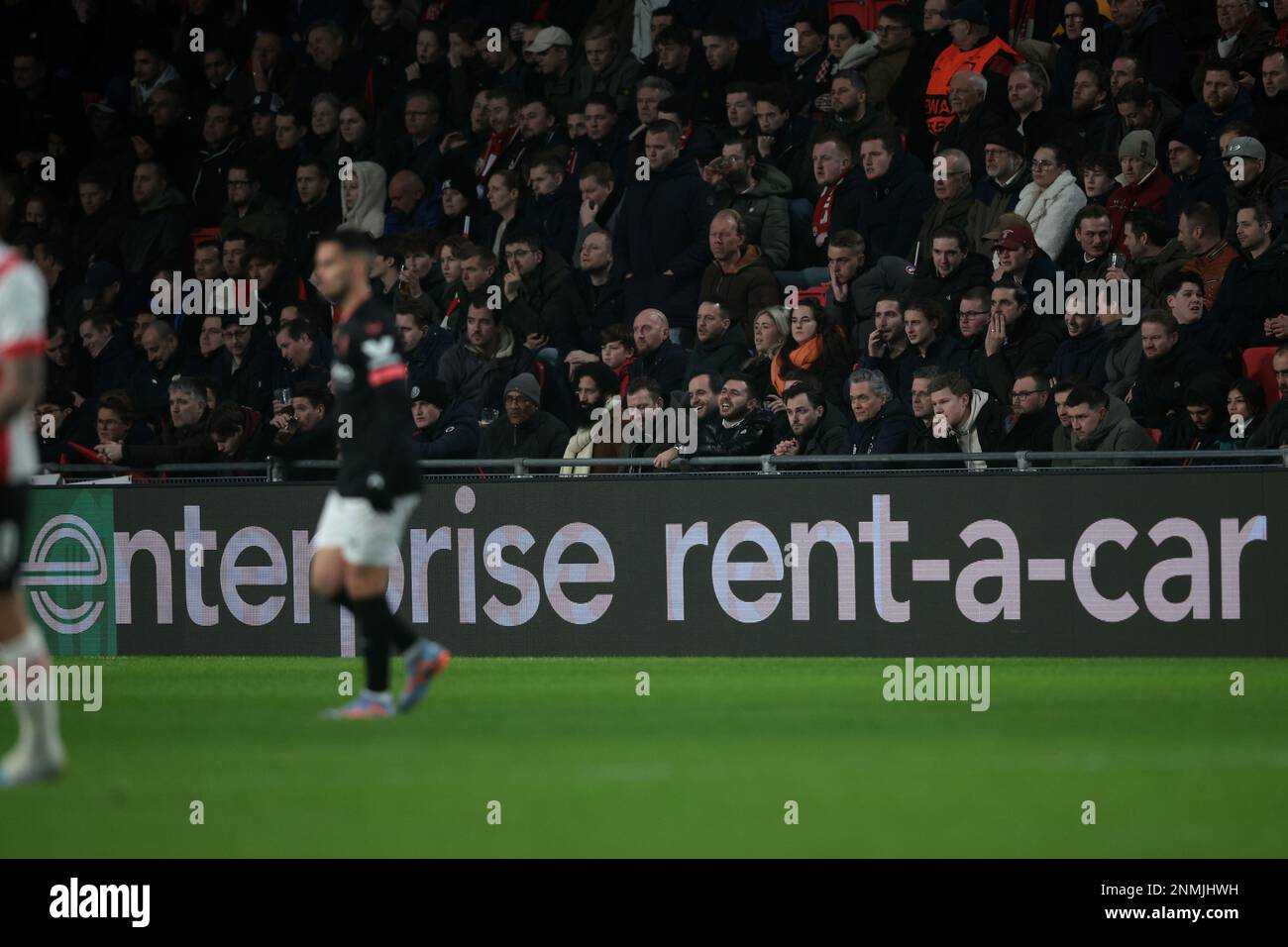EINDHOVEN – Enterprise Rent-a-car-Plakat während des Spiels der UEFA Europa League zwischen PSV Eindhoven und dem FC Sevilla am 23. Februar 2023 im Phillips Stadion in Eindhoven, Niederlande. AP | niederländische Höhe | Jeroen Putmans Stockfoto