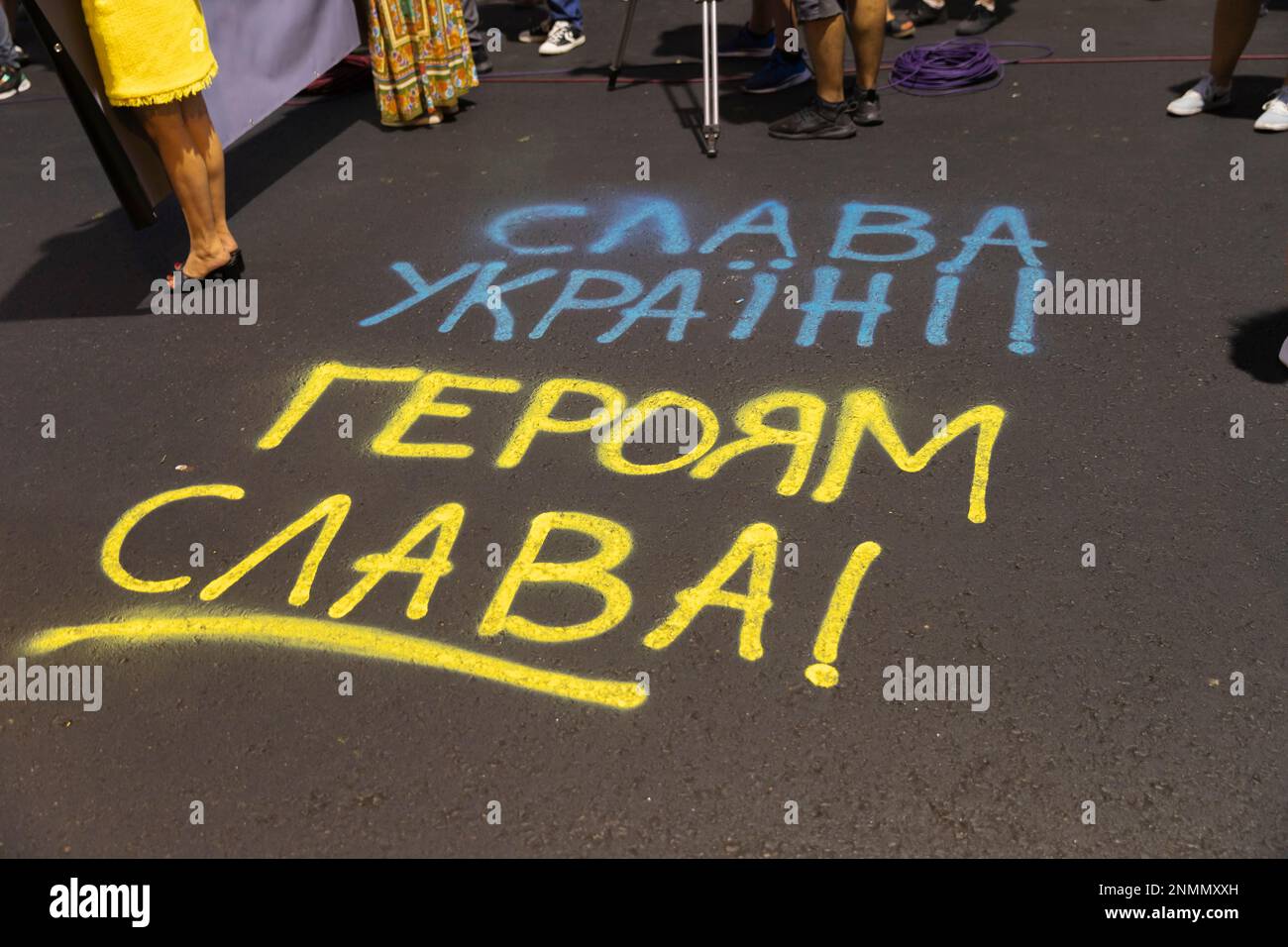 Buenos Aires, Argentinien, 24. Februar 2023. Die ukrainischen Bürger in Argentinien mobilisierten ​​one Jahr nach der russischen Invasion in der Ukraine die russische Botschaft. (Kredit: Esteban Osorio/Alamy Live News) Stockfoto