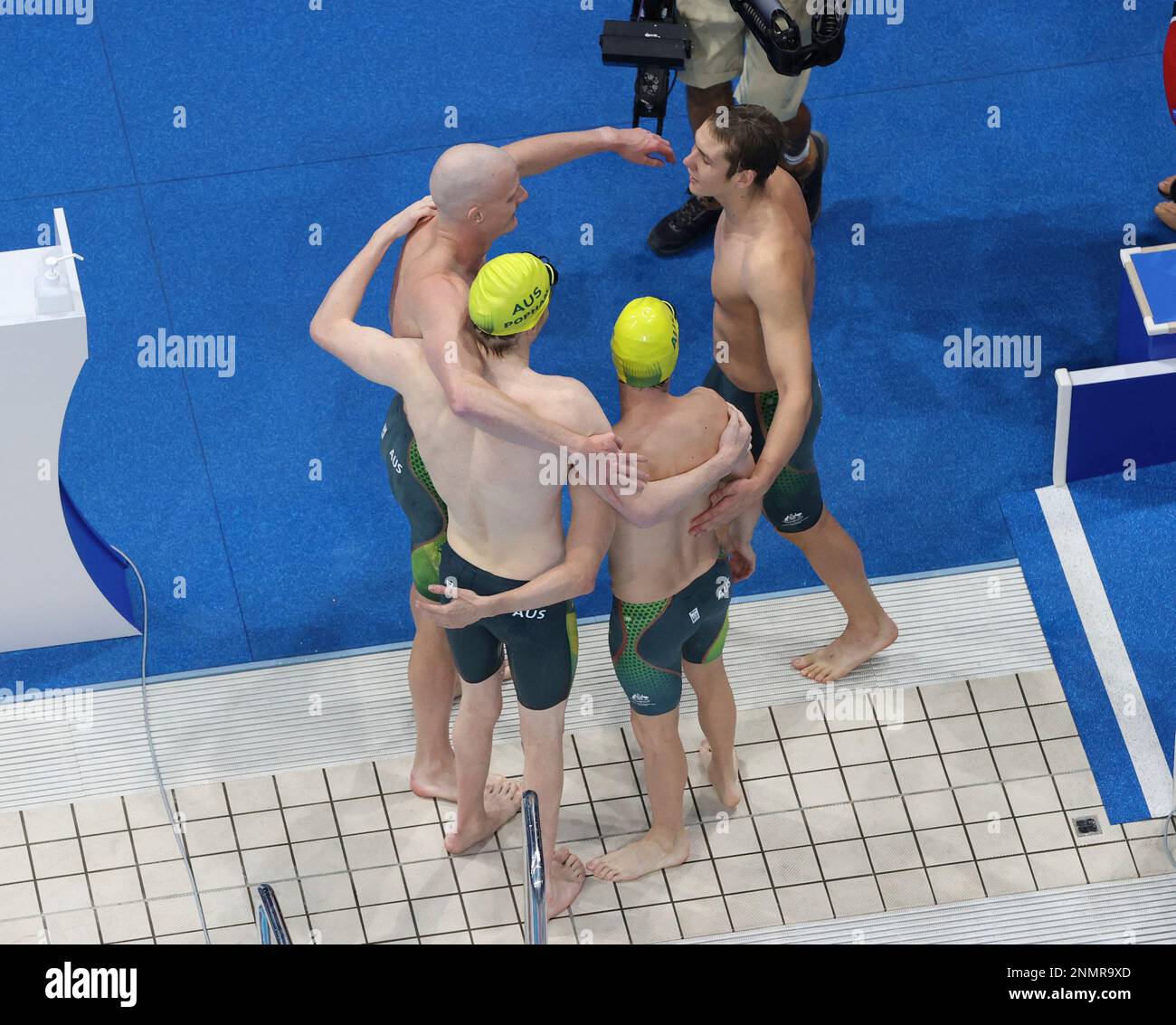 Australian swimmers react after winning the Men's 4x100m Freestyle Relay - 34 Points Final in the Summer Paralympic Games at Tokyo Aquatics Centre in Tokyo on Aug. 30, 2021. ( The Yomiuri Shimbun via AP Images ) Stockfoto