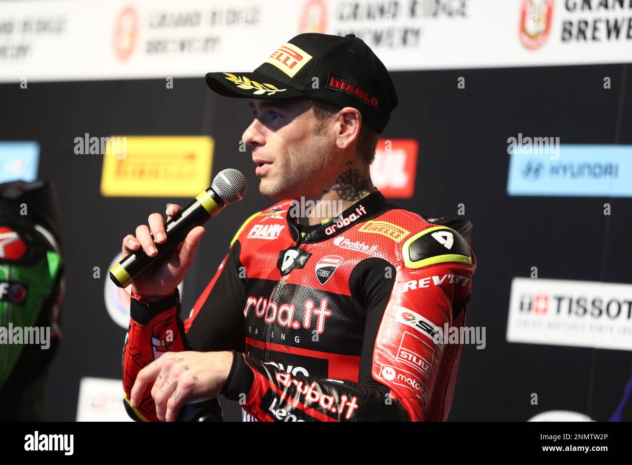 Victoria, Australien. 25. Februar 2023. Alvaro Bautista (ESP) Rennen für Aruba.IT Racing - Ducati spricht mit Fans auf der Padock Show während der 2023 Australian Grand Ridge Round der MOTUL FIM Superbike World Championship 2023 in Phillip Island, Australien, am 25. Februar 2023 - Bildgutschrift: brett keating/Alamy Live News Stockfoto