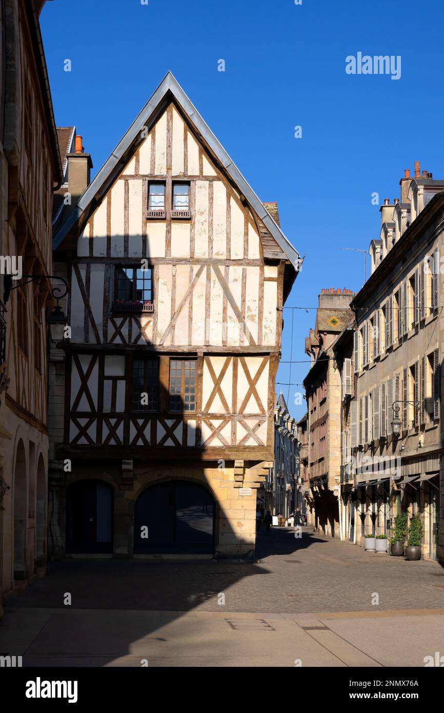 Berühmte Aussicht auf die Rue de la Chouette, Dijon, Frankreich Stockfoto