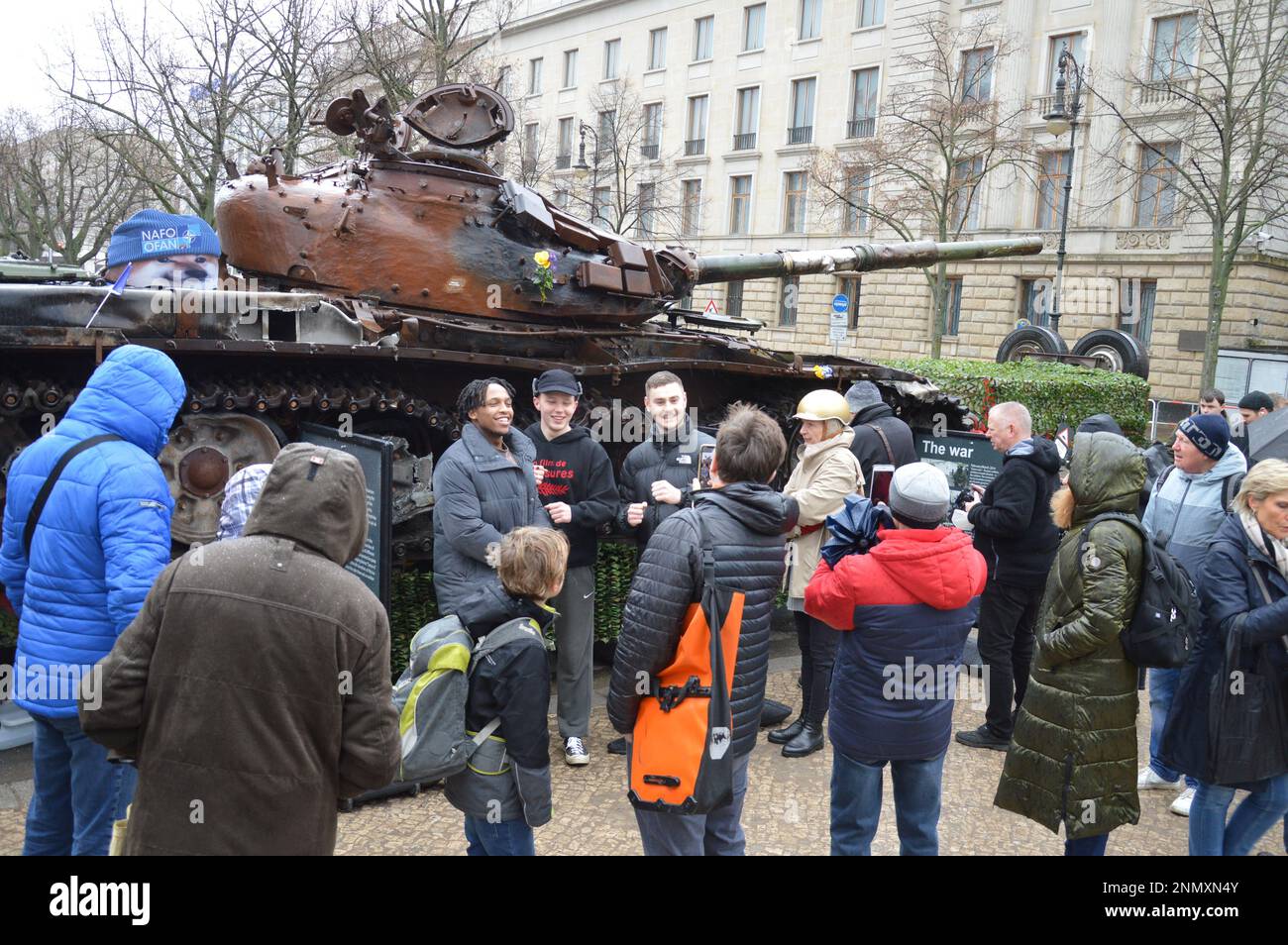 Berlin, Deutschland 24. Februar 2023 Russischer Panzer, zerstört