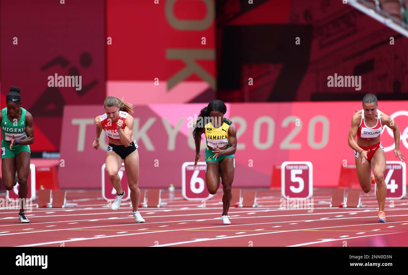 (R to L) Malta's SCICLUNA Carla, Jamaica's FRASER-PRYCE Shelly-Ann,Switzerland's del PONTE Ajla, and Nigeria's compete in Women's 100m Round 1 in Tokyo 2020 Olympic Games at Olympic Stadium, National Stadium, in Tokyo on July 30, 2021.( The Yomiuri Shimbun via AP Images ) Stockfoto