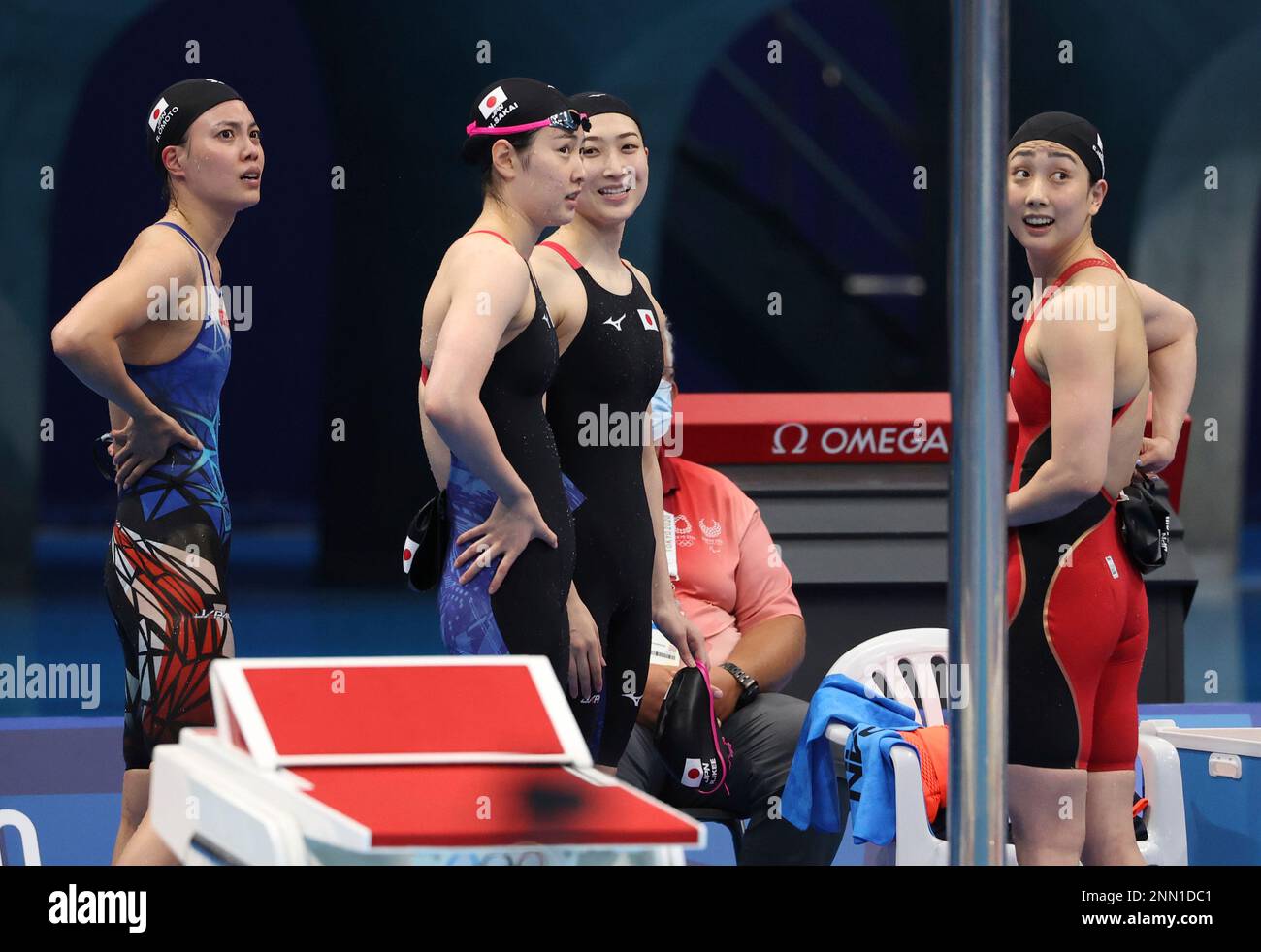 Rikako Ikee (2nd from R) reacts after competing Women's 4 x 100m Freestyle Relay preliminary at Tokyo Aquatics Centre in Tokyo on July 24, 2021. The Japan team failed to advance to the final. ( The Yomiuri Shimbun via AP Images ) Stockfoto