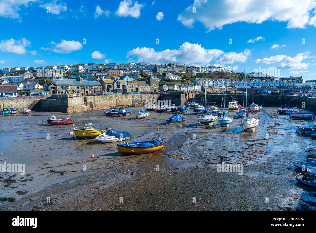 Porthleven Harbor, Cornwall, England Stockfoto