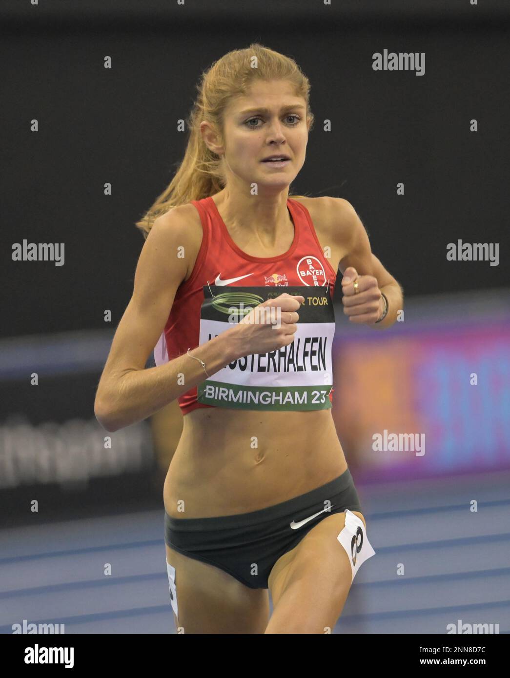 Birmingham, England. 25. Februar 2023. Konstanze Klosterhalfen versucht beim Birmingham World Indoor Tour Final 2023 den 3000-Meter-Rekord europäischer Frauen in Innenräumen zu brechen. Kredit: Nigel Bramley/Alamy Live News Stockfoto