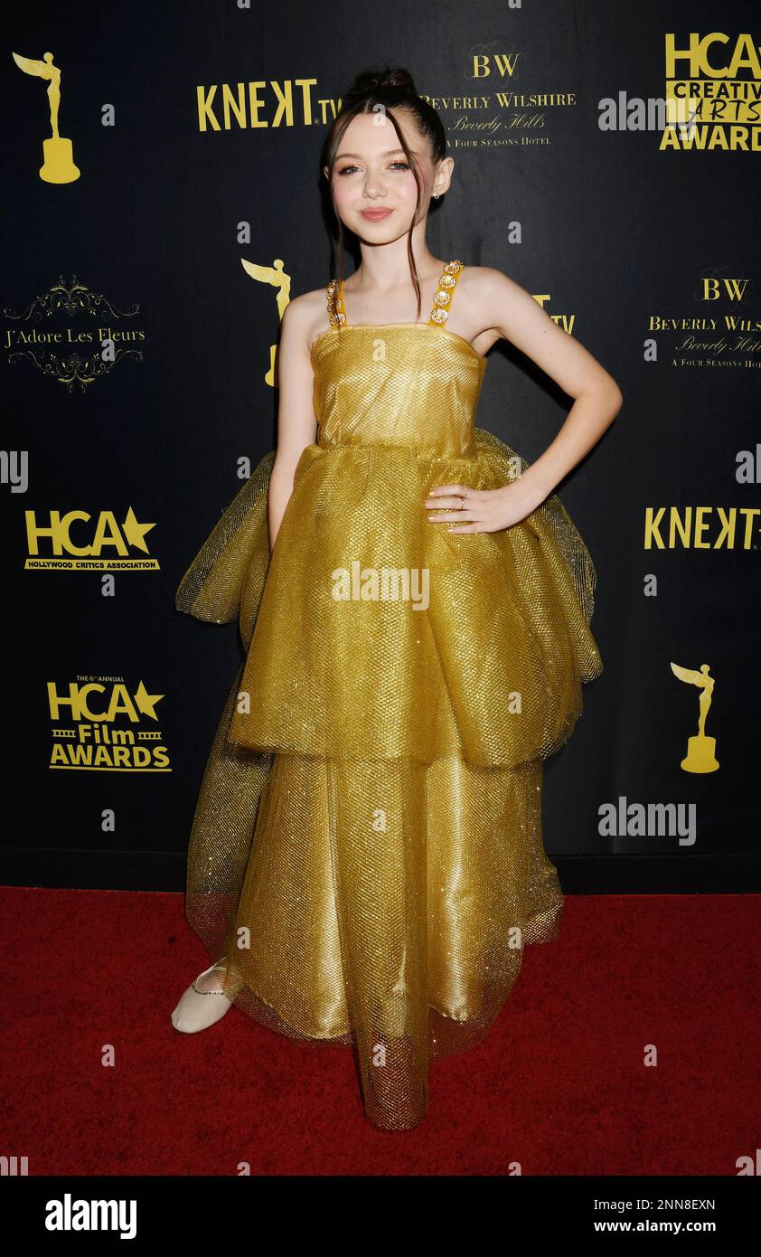 BEVERLY HILLS, KALIFORNIEN - FEBRUAR 24: Violet McGraw nimmt an den HCA Film Awards 2023 der Hollywood Critics Association bei Beverly Wilshire Teil, Einem Four SE Stockfoto