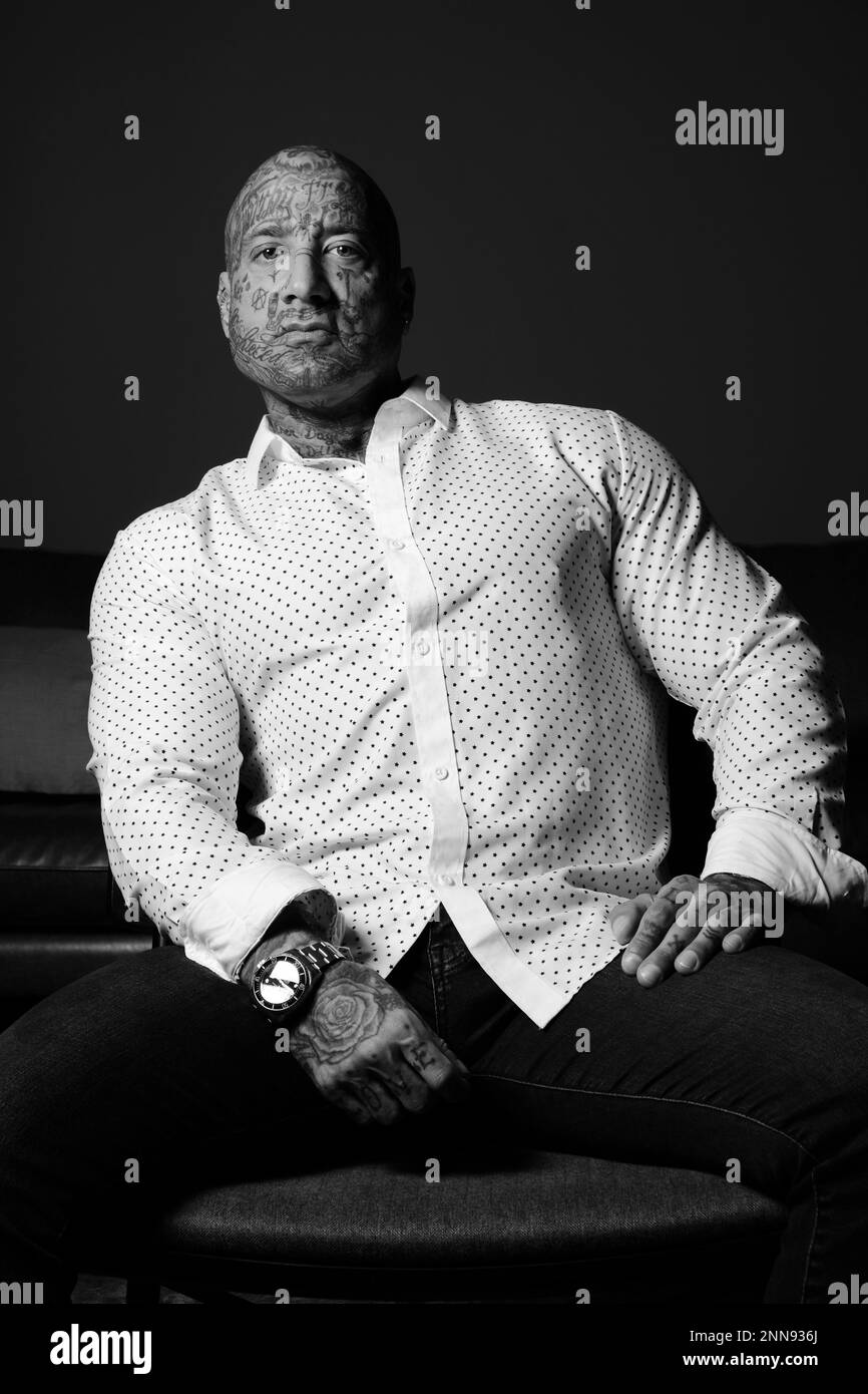 Ian Griggs (alias Mr. Ink) in Shirt – schwarz-weiße Version Stockfoto