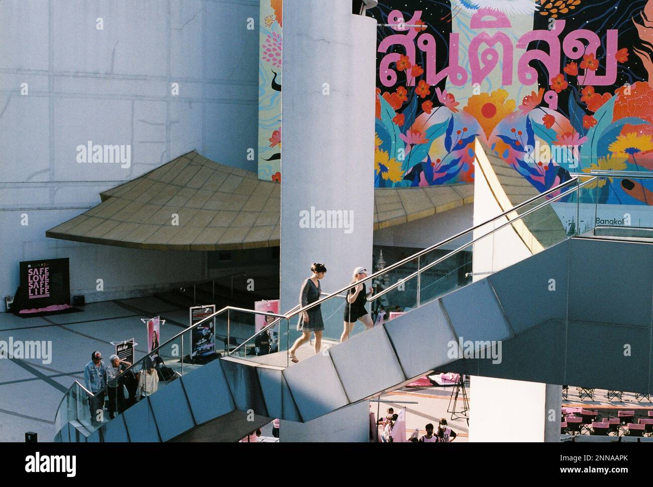 Spaziergang für Ausländer vorbei am berühmten Kunst- und Kulturzentrum von Bangkok Stockfoto