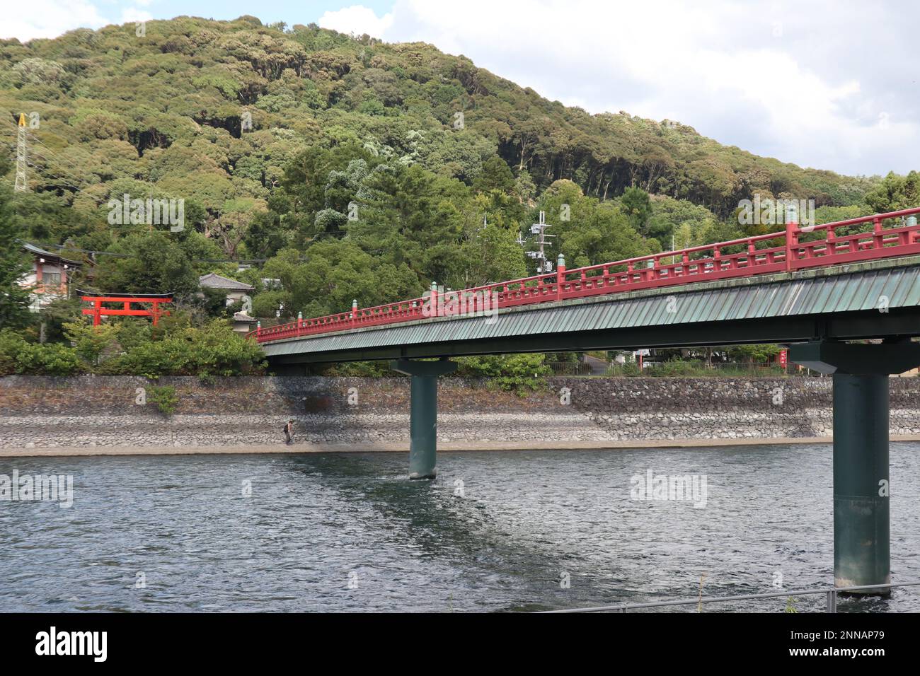 Eine Brücke über den Uji-Fluss in Kyoto, Japan Stockfoto