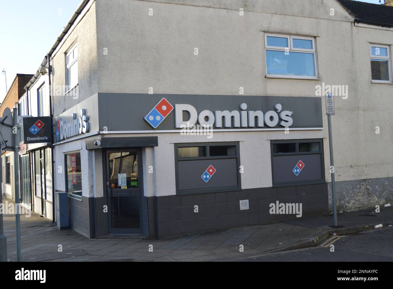 25. Februar 2023, Swansea, Wales, Vereinigtes Königreich. Domino's Pizza Swansea. Stockfoto