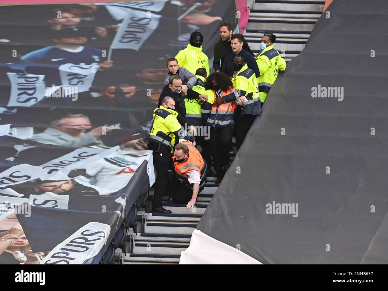 Stewards remove fans as they refuse to leave the stadium after the English Premier League soccer match between Tottenham Hotspur and Aston Villa at the Tottenham Hotspur Stadium in London, Wednesday, May 19, 2021. (Daniel Leal-Olivas/Pool via AP) Stockfoto