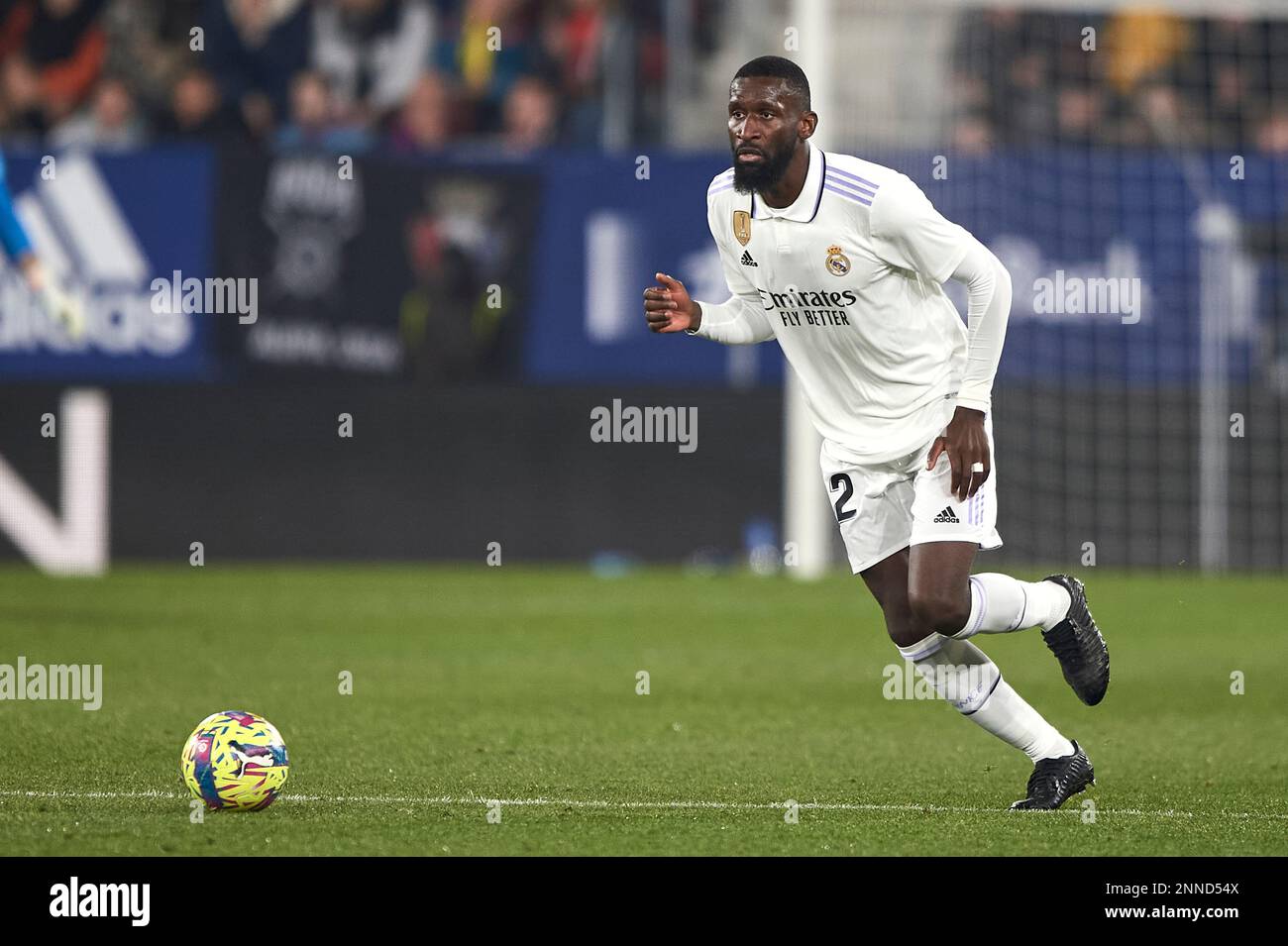 Antonio Rudiger von Real Madrid CF in Aktion während des Spiels La Liga Santander zwischen CA Osasuna und Real Madrid CF im El Sadar Stadion am 1. Februar Stockfoto