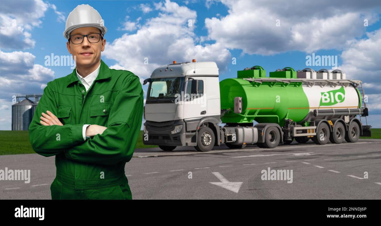 Ein Mann im Hintergrund eines Lastwagens mit einem Panzer mit der Inschrift Bio Stockfoto