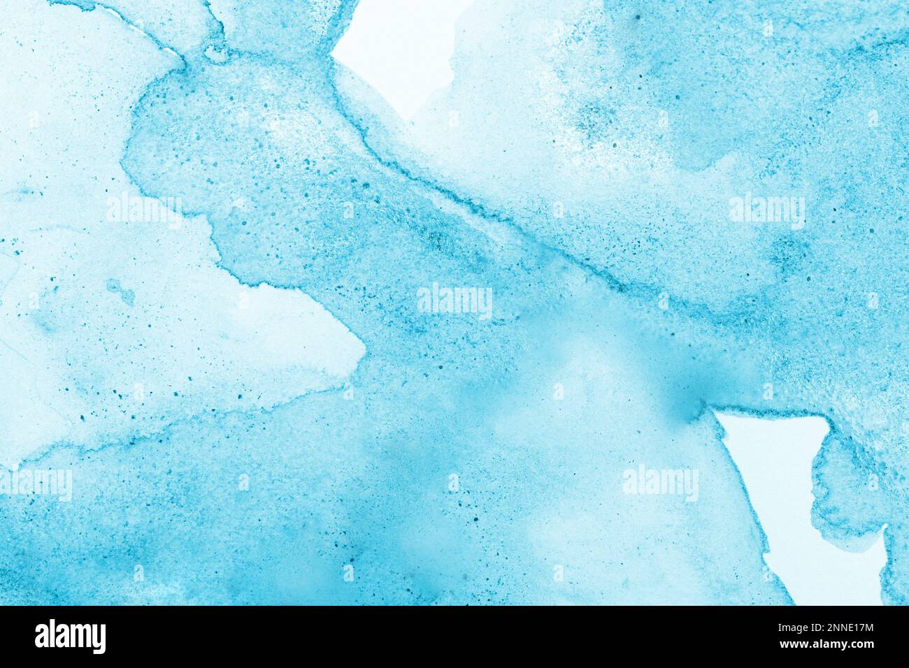 Alkoholtinte blau transparenter Hintergrund. Blaue, Ozeantinte Textur. Malen Sie natürliche Farben. Vorlage für Banner- und Posterdesign. Hochauflösende Aquarelle Stockfoto