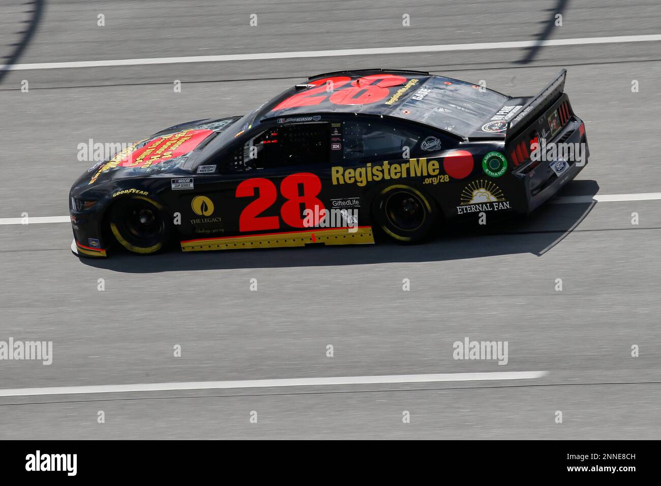 #28: Joey Gase, Rick Ware Racing, Ford Mustang Davey Allison Tribute during the NASCAR Cup Series GEICO 500 race at Talladega Superspeedway, Sunday, April 25, 2021, in Talladega, Ala. (AP Photo/NKP, Russell LaBounty) MANDATORY CREDIT Stockfoto