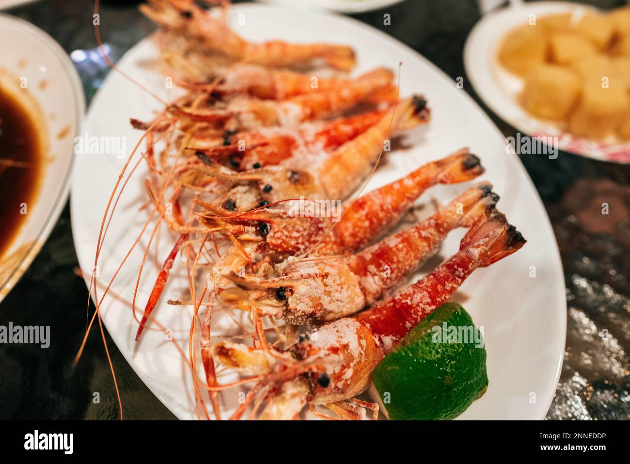 Scharfe Taiwanesische Pfeffergarnelen. Es wurde mit Sesamöl gekocht. Stockfoto