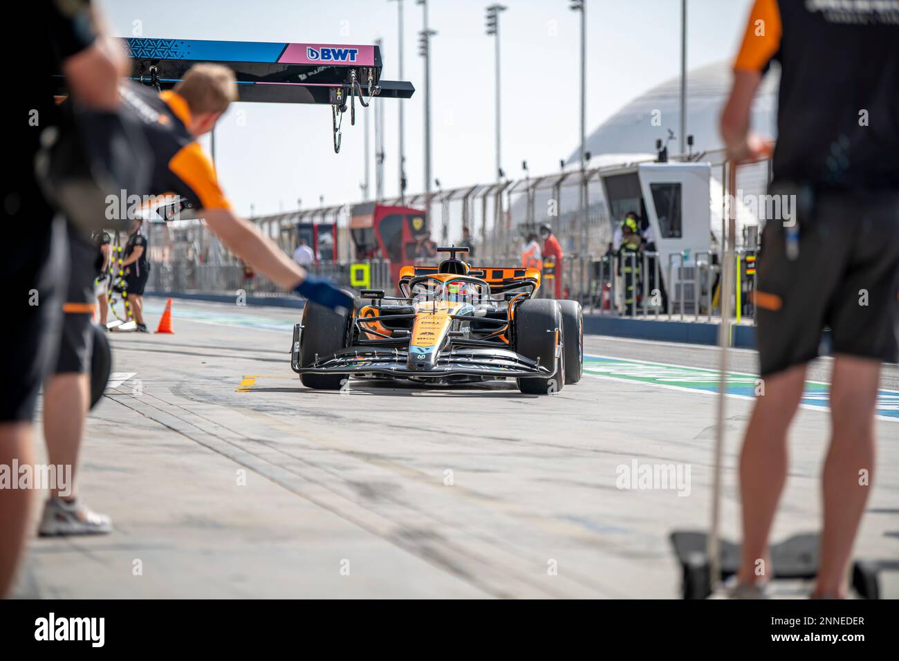Sakhir, Bahrain, 25. Februar 2023, Oscar Piastri aus Australien tritt um McLaren F1 an. Wintertests, die Wintertests der Formel-1-Meisterschaft 2023. Kredit: Michael Potts/Alamy Live News Stockfoto