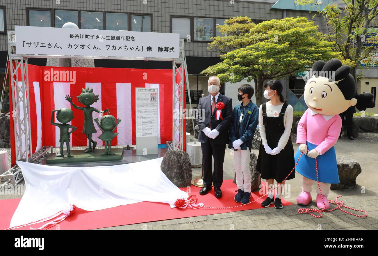 Bronze statues of Sazaesan (C), Katsuokun (L), and Wakamechan (R
