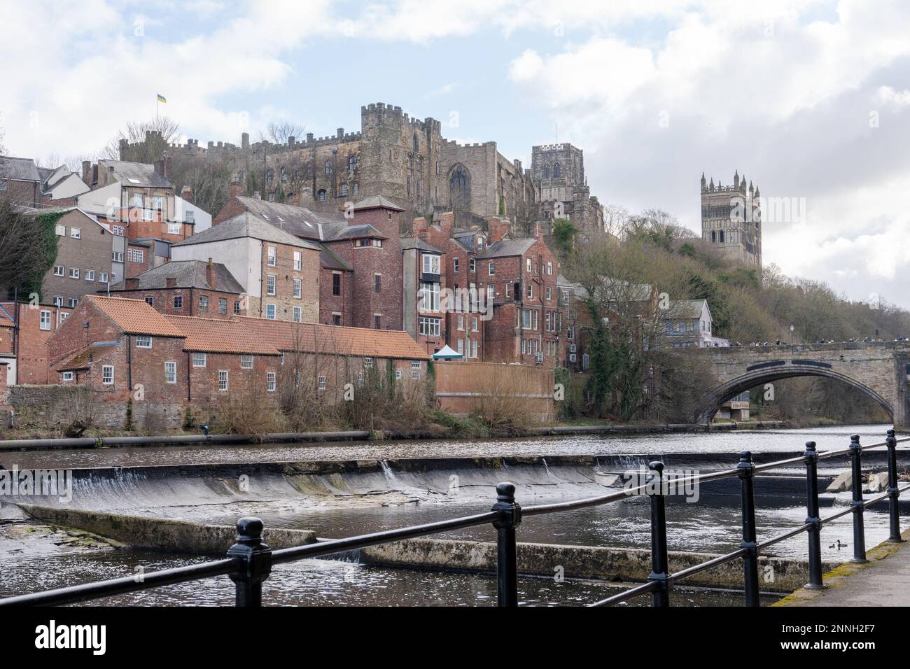 Durham, Großbritannien, 25. Februar 2023. Blick auf die Kathedrale und