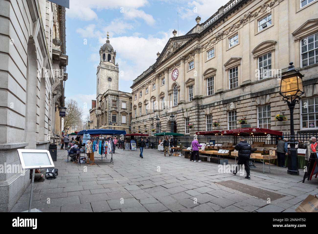 Die Maisbörse in der Corn Street am Markttag in Bristol, Großbritannien, am 25. Februar 2023 Stockfoto