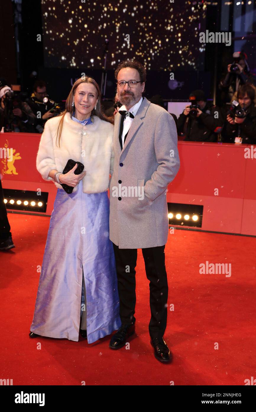 Mariette Rissenbeek und Carlo Chatrian kommen zur Abschlusszeremonie des 73. Berlinale International Film Festival Berlin im Schloss Berlinale Stockfoto