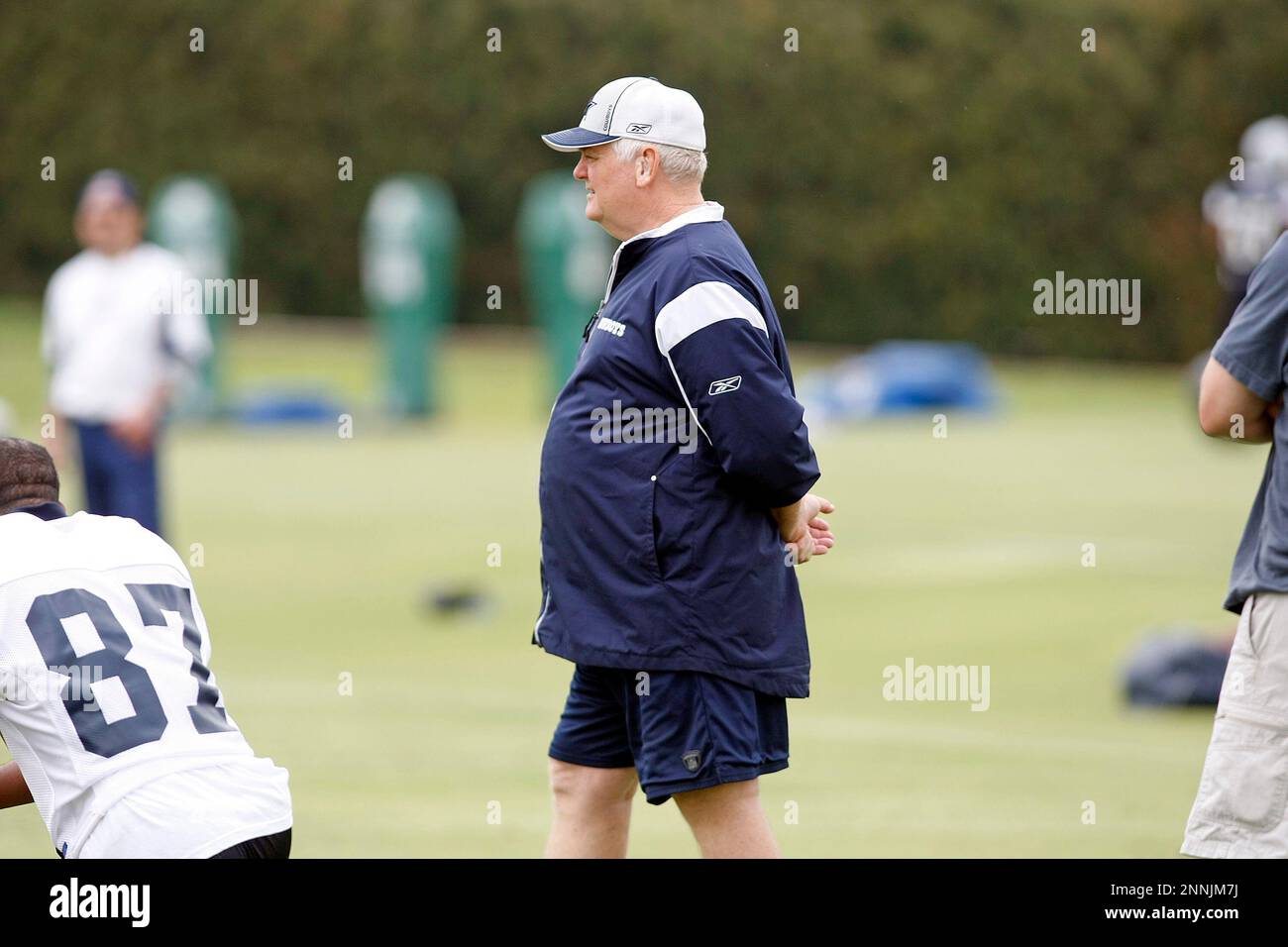 01 May 2009 - Head coach Wade Phillips of the Dallas Cowboys during the Cowboys rookie mini camp at their Valley Ranch headquarters in Irving, Texas. (Icon Sportswire via AP Images) Stockfoto